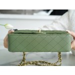 𝐂𝐇𝐀𝐍𝐄𝐋 Classic Flap Italy 🇮🇹 "𝗚𝗥" original lambskin 🐑 classic flap bag gold buckle medium green 🍃