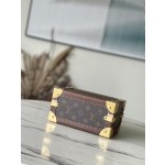 𝐋𝐎𝐔𝐈𝐒 𝐕𝐔𝐈𝐓𝐓𝐎𝐍 M20037 Apricot This jewelry box is decorated with a simple and elegant Monogram canvas bag