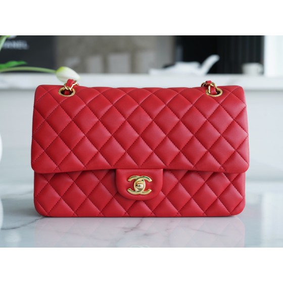 𝐂𝐇𝐀𝐍𝐄𝐋 Classic Flap Italy 🇮🇹 "𝗚𝗥" original lambskin 🐑 classic flap bag gold buckle medium big red
