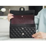 𝐂𝐇𝐀𝐍𝐄𝐋 Classic Flap France 🇫🇷 𝐇𝐚𝐚𝐬 Original Caviar 🐂 Original Lychee Pattern 🐂 Medium Silver Buckle 🖤Black