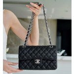 𝐂𝐇𝐀𝐍𝐄𝐋 Classic Flap France 🇫🇷 𝐇𝐚𝐚𝐬 Original Caviar 🐂 Original Lychee Pattern 🐂 Medium Silver Buckle 🖤Black