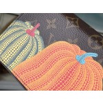 𝐋𝐎𝐔𝐈𝐒 𝐕𝐔𝐈𝐓𝐓𝐎𝐍 M82108 Pumpkin Screen Printing