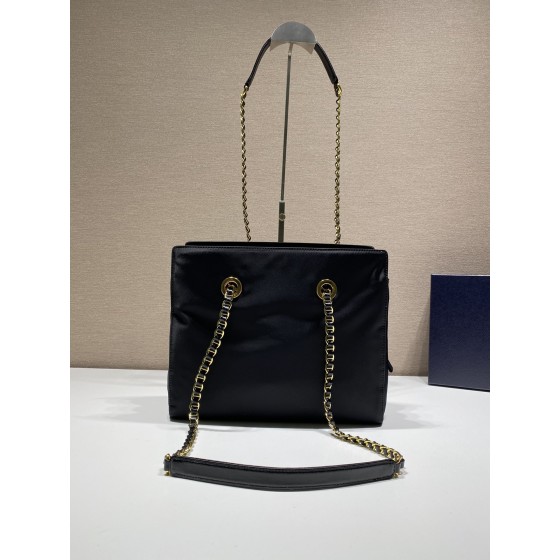 𝐏𝐑𝐀𝐃𝐀 Mid-vintage zipper model