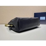 𝐏𝐑𝐀𝐃𝐀 Mid-vintage zipper model