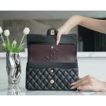 𝐂𝐇𝐀𝐍𝐄𝐋 Classic Flap France 🇫🇷 𝐇𝐚𝐚𝐬 Original Caviar 🐂 Original Lychee 🐂 Medium Gold Buckle 🖤 Black