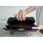 𝐂𝐇𝐀𝐍𝐄𝐋 Classic Flap France 🇫🇷 𝐇𝐚𝐚𝐬 Original Caviar 🐂 Original Lychee 🐂 Medium Gold Buckle 🖤 Black