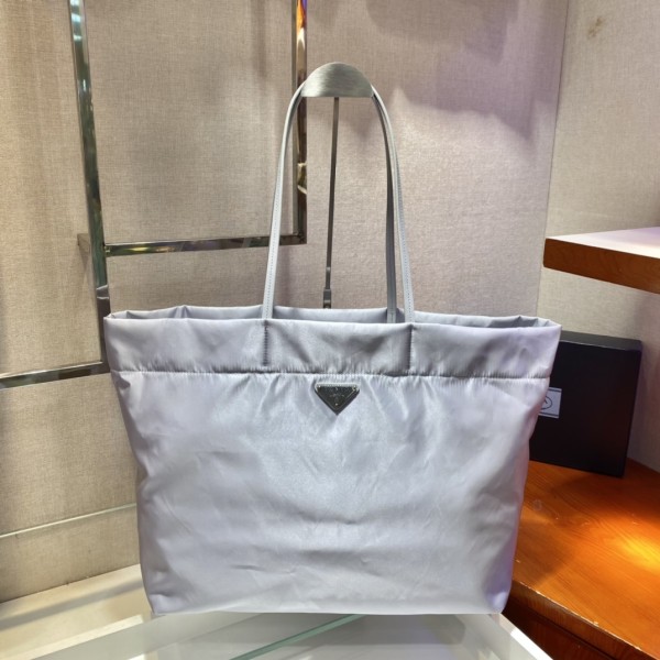 𝐏𝐑𝐀𝐃𝐀 Tote bag 1BG107
