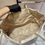 𝐏𝐑𝐀𝐃𝐀 Tote bag 1BG107