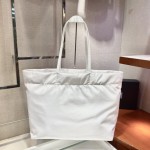 𝐏𝐑𝐀𝐃𝐀 Tote bag 1BG107