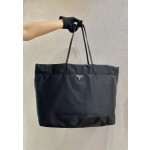 𝐏𝐑𝐀𝐃𝐀 Tote bag 1BG107