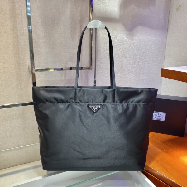 𝐏𝐑𝐀𝐃𝐀 Tote bag 1BG107