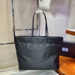 𝐏𝐑𝐀𝐃𝐀 Tote bag 1BG107