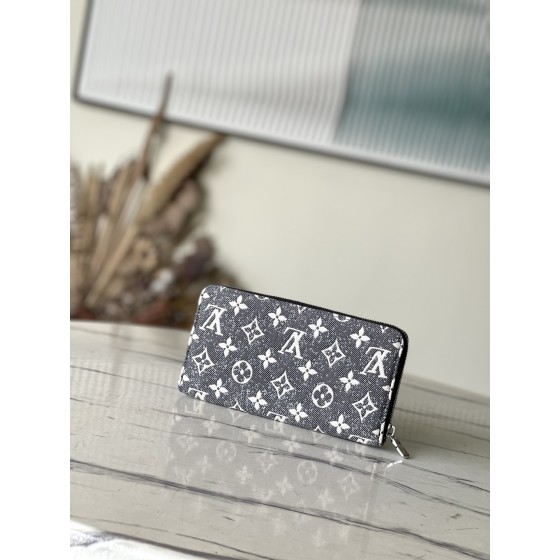 𝐋𝐎𝐔𝐈𝐒 𝐕𝐔𝐈𝐓𝐓𝐎𝐍   M81858