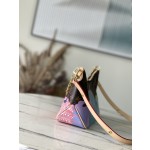 𝐋𝐎𝐔𝐈𝐒 𝐕𝐔𝐈𝐓𝐓𝐎𝐍  M46470