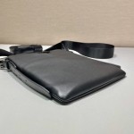 𝐏𝐑𝐀𝐃𝐀 New men's bag 2VH124