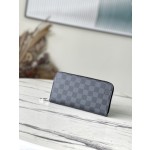 𝐋𝐎𝐔𝐈𝐒 𝐕𝐔𝐈𝐓𝐓𝐎𝐍    N41661