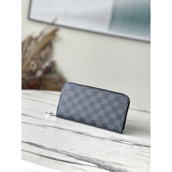 𝐋𝐎𝐔𝐈𝐒 𝐕𝐔𝐈𝐓𝐓𝐎𝐍    N41661