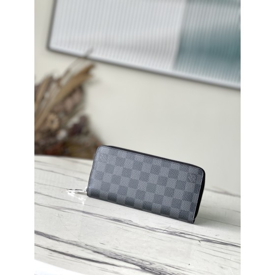 𝐋𝐎𝐔𝐈𝐒 𝐕𝐔𝐈𝐓𝐓𝐎𝐍    N63095