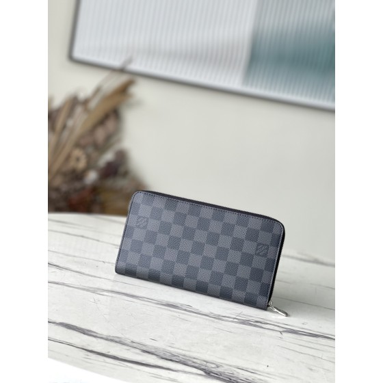 𝐋𝐎𝐔𝐈𝐒 𝐕𝐔𝐈𝐓𝐓𝐎𝐍   N60111