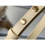 𝐋𝐎𝐔𝐈𝐒 𝐕𝐔𝐈𝐓𝐓𝐎𝐍     M22599