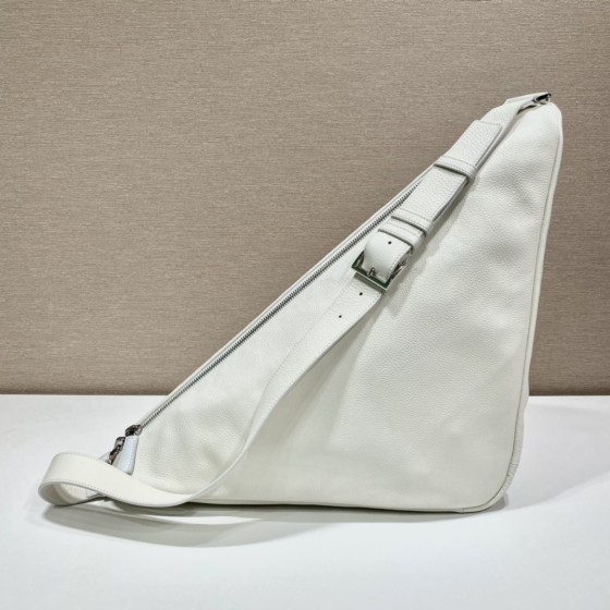 𝐏𝐑𝐀𝐃𝐀 Full leather large triangle bag 2VY007