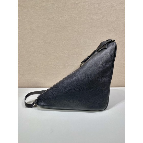 𝐏𝐑𝐀𝐃𝐀 Full leather large triangle bag 2VY007