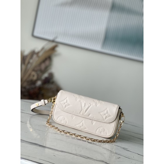 𝐋𝐎𝐔𝐈𝐒 𝐕𝐔𝐈𝐓𝐓𝐎𝐍   M82210 Wallet on Chain Ivy