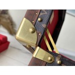 𝐋𝐎𝐔𝐈𝐒 𝐕𝐔𝐈𝐓𝐓𝐎𝐍     M47641