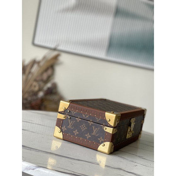 𝐋𝐎𝐔𝐈𝐒 𝐕𝐔𝐈𝐓𝐓𝐎𝐍     M47641