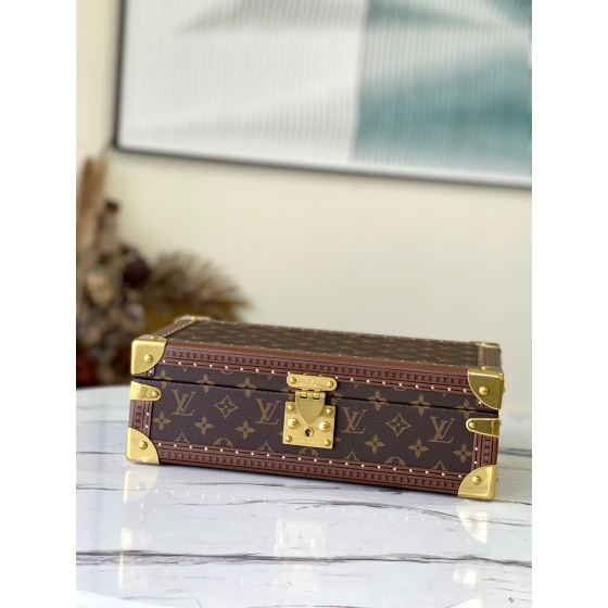 𝐋𝐎𝐔𝐈𝐒 𝐕𝐔𝐈𝐓𝐓𝐎𝐍     M47641