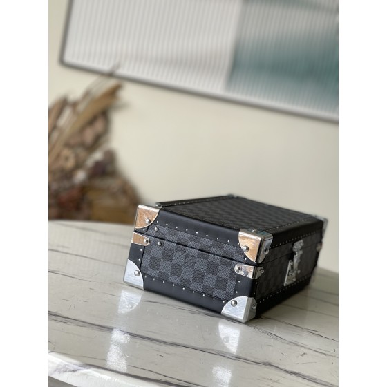 𝐋𝐎𝐔𝐈𝐒 𝐕𝐔𝐈𝐓𝐓𝐎𝐍     N48194