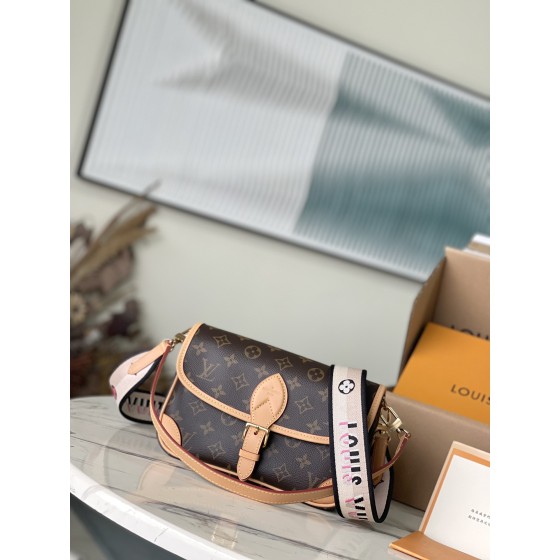 𝐋𝐎𝐔𝐈𝐒 𝐕𝐔𝐈𝐓𝐓𝐎𝐍    M45985