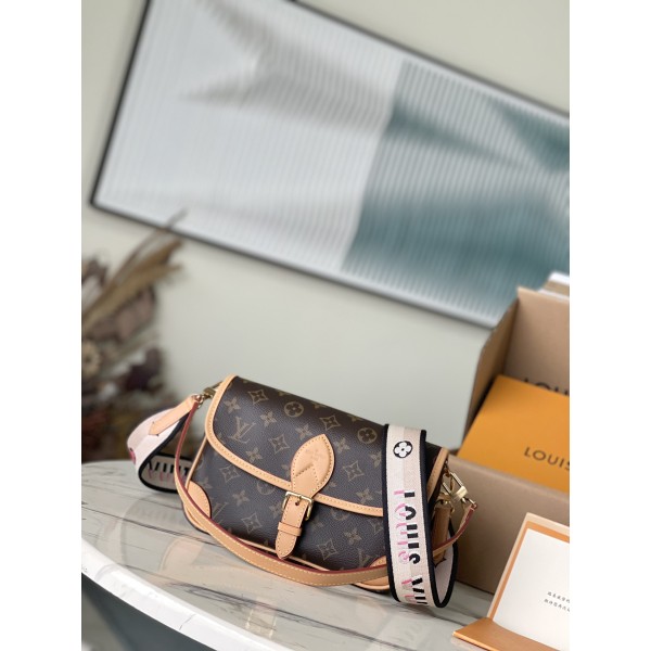 𝐋𝐎𝐔𝐈𝐒 𝐕𝐔𝐈𝐓𝐓𝐎𝐍    M45985