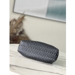 𝐋𝐎𝐔𝐈𝐒 𝐕𝐔𝐈𝐓𝐓𝐎𝐍     M22326