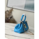 𝐋𝐎𝐔𝐈𝐒 𝐕𝐔𝐈𝐓𝐓𝐎𝐍    M22325