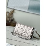 𝐋𝐎𝐔𝐈𝐒 𝐕𝐔𝐈𝐓𝐓𝐎𝐍      M81828