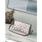 𝐋𝐎𝐔𝐈𝐒 𝐕𝐔𝐈𝐓𝐓𝐎𝐍      M81828