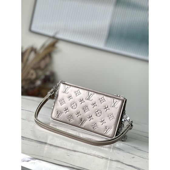 𝐋𝐎𝐔𝐈𝐒 𝐕𝐔𝐈𝐓𝐓𝐎𝐍      M81828