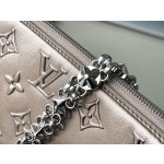 𝐋𝐎𝐔𝐈𝐒 𝐕𝐔𝐈𝐓𝐓𝐎𝐍      M81828