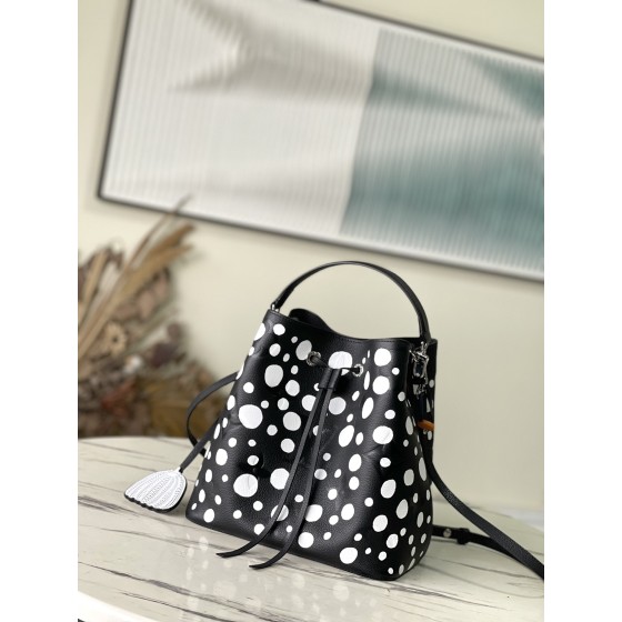 𝐋𝐎𝐔𝐈𝐒 𝐕𝐔𝐈𝐓𝐓𝐎𝐍      M21753