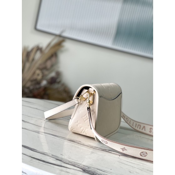 𝐋𝐎𝐔𝐈𝐒 𝐕𝐔𝐈𝐓𝐓𝐎𝐍    M46388