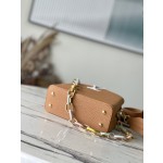 𝐋𝐎𝐔𝐈𝐒 𝐕𝐔𝐈𝐓𝐓𝐎𝐍     M21652