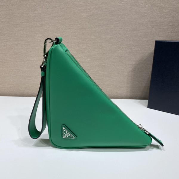 𝐏𝐑𝐀𝐃𝐀 Triangle Handbag 1NE039