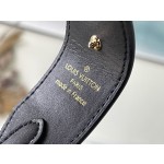 𝐋𝐎𝐔𝐈𝐒 𝐕𝐔𝐈𝐓𝐓𝐎𝐍     J02465