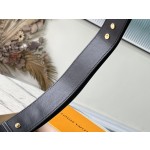 𝐋𝐎𝐔𝐈𝐒 𝐕𝐔𝐈𝐓𝐓𝐎𝐍     J02465