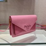 𝐏𝐑𝐀𝐃𝐀 Crossbody bag 1BP020