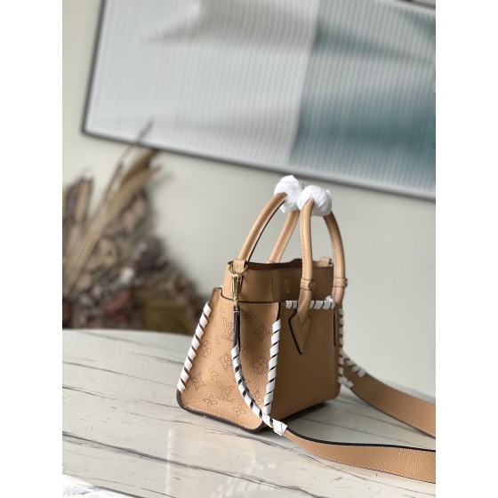 𝐋𝐎𝐔𝐈𝐒 𝐕𝐔𝐈𝐓𝐓𝐎𝐍     M21585