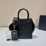 𝐏𝐑𝐀𝐃𝐀 Small size tote bag 1BA333
