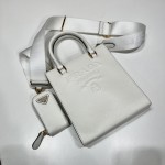 𝐏𝐑𝐀𝐃𝐀 Small size tote bag 1BA333