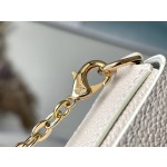 𝐋𝐎𝐔𝐈𝐒 𝐕𝐔𝐈𝐓𝐓𝐎𝐍    M82047